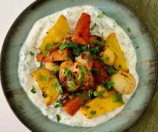 Savourez nos légumes rôtis de saison servis sur une crème aux herbes fraîches au restaurant Le Solstice à Cassis.